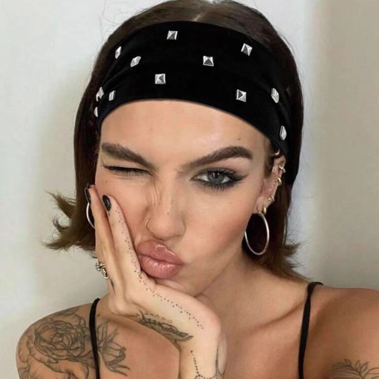 Women'S Yoga Accessories - Ins Riveted Black Women Hair Bands